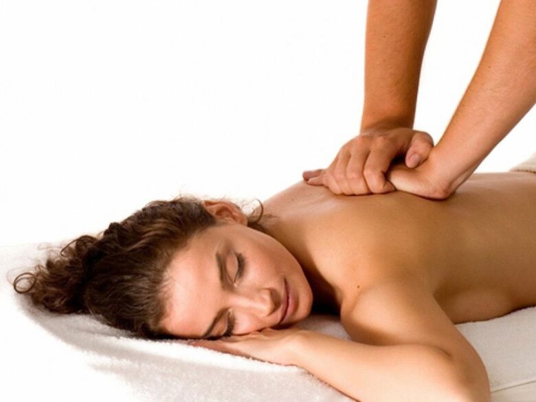 A massagem é indicada na prevenção e tratamento da osteocondrose da coluna cervical