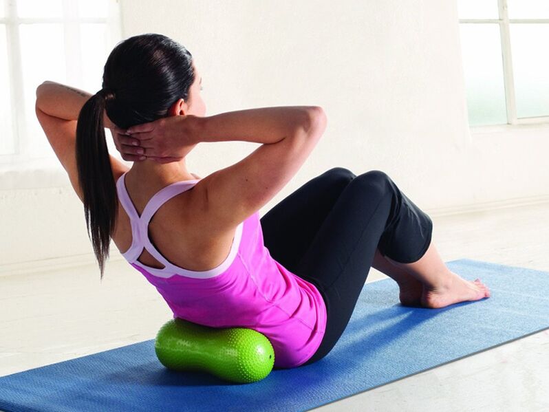 Fora do período de exacerbação da osteocondrose cervical, são recomendados exercícios terapêuticos